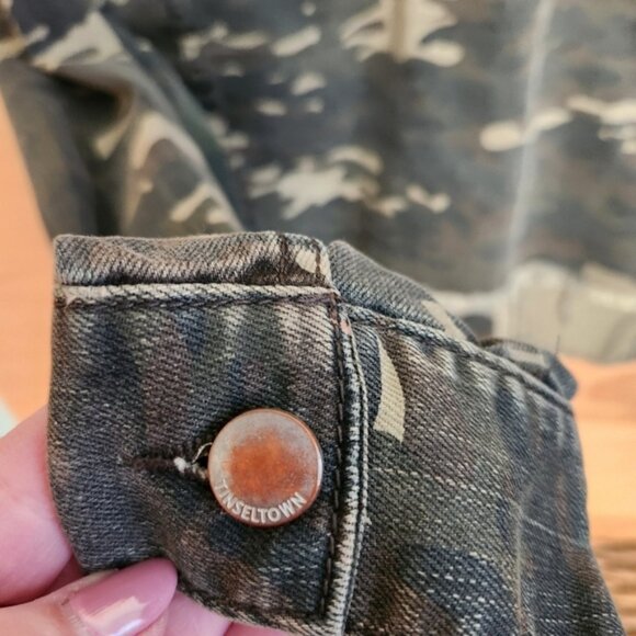 TINSELTOWN CAMO CROPPED RAW EDGE HEM JACKET ARMY GREEN - EUC - Picture 7 of 7